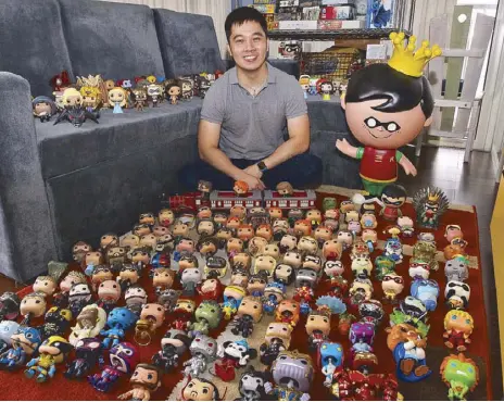  ?? Photos by JESSE BUSTOS AND MEL SIA ?? Mel Sia with his Robin (from Batman) collection and his giant Robin Funko