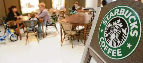  ?? Foto: Tobias Hase, dpa ?? Das Unternehme­n „Starbucks“plant, in Augsburg eine Filiale zu eröffnen.