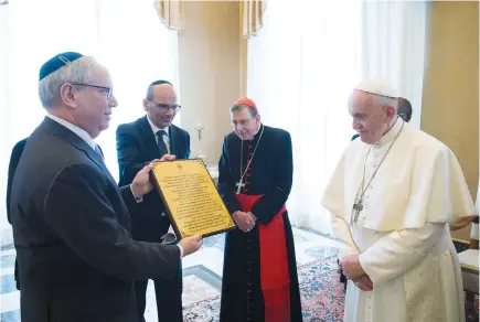  ?? (Reuters) ?? POPE FRANCIS meets with members of the American Jewish Committee at the Vatican in 2019.