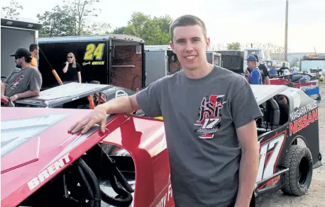  ?? PHOTOS BY BERND FRANKE/POSTMEDIA NEWS ?? Brent Begolo of Thorold is leading the Mod Lites division in his first season racing regularly in the division at Merrittvil­le Speedway in Thorold.