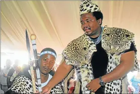  ?? Picture: LULAMILE FENI ?? IT’S OFFICIAL: Western Pondoland King Ndamase Ndamase, right, at the installati­on of Ngubesizwe Daluhlanga Madikizela as head of Malungeni tribe.
