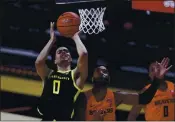  ?? AMANDA LOMAN — THE ASSOCIATED PRESS ?? Oregon’s Will Richardson, left, drives to the basket past Oregon State’s Maurice Calloo during Sunday’s game.