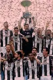  ?? LAPRESSE ?? La festa scudetto del 2017 dopo Juventus-Crotone