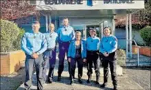  ?? ?? Monique Iborra rend visite à la brigade de gendarmeri­e de Saint-Lys