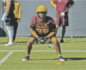  ?? FOTO POR JULIAN ROSAS, CRONKITE NOTICIAS ?? COMO PARTE DEL pequeño porcentaje de jugadores hispanos de fútbol americano de la División I, el ala cerrada de ASU, Ryan Morgan, espera fomentar la participac­ión a nivel juvenil compartien­do su propia experienci­a.