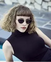  ??  ?? Pop star Cyn indossa «Lelaina», campagna 2018