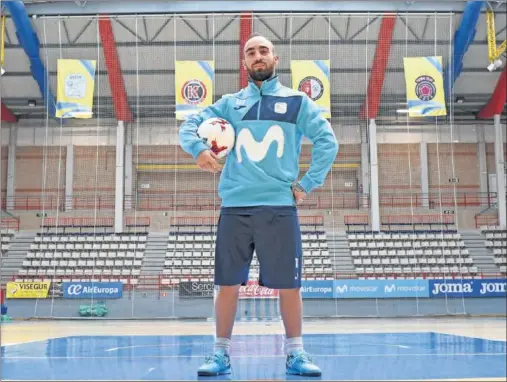  ??  ?? SEIS TÍTULOS Y CINCO SEGUIDOS. Ricardinho alcanzó su sexto Balón de Oro, el quinto consecutiv­o con los colores del Movistar Inter.