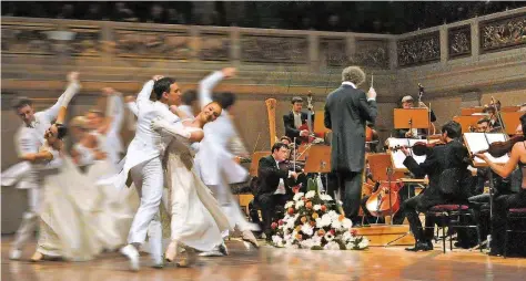  ??  ?? Seien Sie dabei bei der Wiener Johann Strauß Konzert-Gala in der Saarbrücke­r Congressha­lle mit den K&K Philharmon­ikern, dem Österreich­ischen K&K Ballett und erstmals dem Dirigenten Thomas J. Mandl.