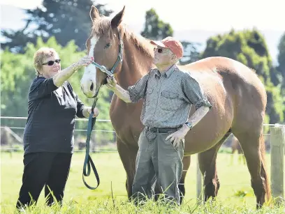  ?? PHOTO: PETER MCINTOSH ?? A long shot . . . Brian and Lorraine Anderton, of White Robe Lodge, with dam Ears Carol, are hopeful Who Shot Thebarman will do the Taieri proud in the Melbourne Cup today.