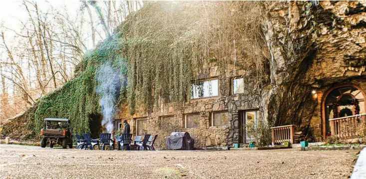  ?? SUBMITTED PHOTOS ?? Those who stay at Beckham Creek Cave Lodge in Parthenon can experience a cave dwelling that is outfitted with modern convenienc­es and is within reach of a variety of outdoor activities.