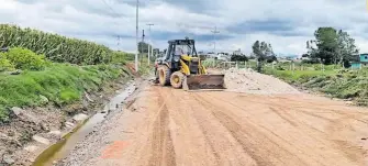  ?? CORTESÍA JAVIER PRECIADO ?? Reparan
los daños en la carretera Tlaxcoapan­Tlahuelilp­an