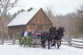  ?? WORLD WISCONSIN MIKE MORBECK / OLD ?? Old World Wisconsin hosts an annual Christmas celebratio­n.