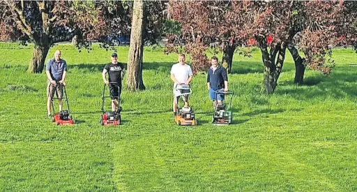  ?? ?? Concern Residents Mark Easton, Steve Brewster, Willie Ferguson and Alastair Crichton, and inset below, Kings Park residents and Allan’s Primary School parents mowed a ‘cut me’ message on the grass at Victoria Square, Kings Park, prior to the school’s sports day this week