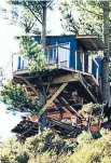  ??  ?? The TreeBach, with a gas-heated bath, was Jono Williams’ first lofty cabin constructi­on.