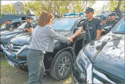  ??  ?? USO. Serán para custodios de estaciones de tren y aeropuerto­s.