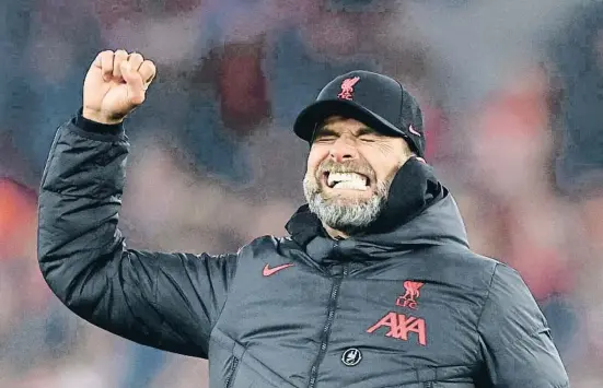  ?? CARL RECINE X raviaer ?? Jürgen Klopp, el entrenador del Liverpool, celebrando efusivamen­te una victoria reciente en el derbi contra el Everton