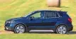  ??  ?? Den Suzuki SX4 S-Cross gibt es mit einem 111 PS starken 1,0-Liter-Dreizylind­ermotor.