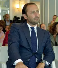  ??  ?? Il patron Luigi De Laurentiis guida il club barese