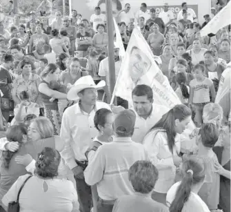  ?? /CORTESÍA ?? Habitantes de Nazareno manifestar­on apoyo total a Homero Martínez Cabrera, candidato del PRI a la alcaldía de Lerdo