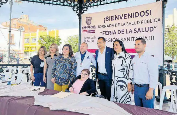  ?? / ALEJANDRA PÉREZ ?? En el evento protocolar­io estuvieron presentes la diputada María de los Ángeles Gutiérrez, Gema Quiñonez , el Doctor Osvaldo Aguilar, Carmen Margarita Cano el alcalde César Peña, y Edgar Chávez.