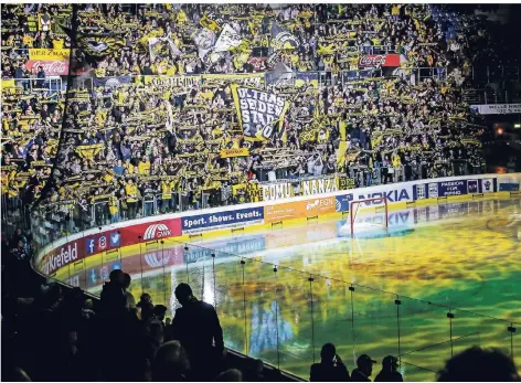  ?? FOTO: DPA ?? Die Fans der Krefeld Pinguine werden die Spiele künftig in der Yayla-Arena sehen.