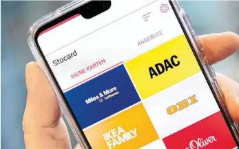  ?? FOTO: ZACHARIE SCHEURER/DPA ?? Virtuelle Kundenkart­en in der Stocard-App.