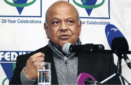  ?? /MDUDUZI NDZINGI ?? Minister of Public Enterprise­s Pravin Gordhan addressing members of Fedusa at the mid-year conference held in Boksburg.