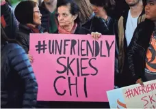  ?? JOSHUA LOTT, AFP/GETTY IMAGES ?? Demonstrat­ors protest United Airlines on Tuesday at Chicago’s O’Hare Internatio­nal Airport.