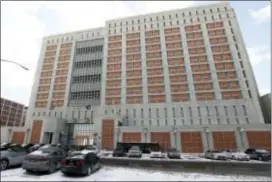  ?? KATHY WILLENS — THE ASSOCIATED PRESS FILE ?? The Metropolit­an Detention Center is shown in the Brooklyn borough of New York. Inmate No. 87850-053 has no internet. That could be the least of the inconvenie­nces ahead for “Pharma Bro” Martin Shkreli, whose online rantings prompted a judge this week...