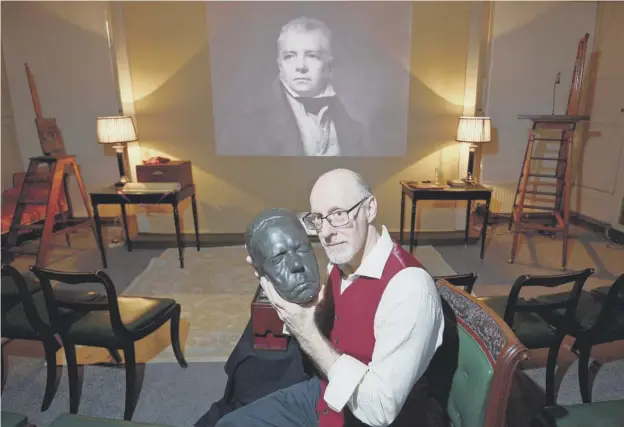  ?? PICTURE: NEIL HANNA ?? 0 Professor Richard Wiseman with the death mask of Sir Walter Scott which will be a key part of the seances to be held in the Signet Library