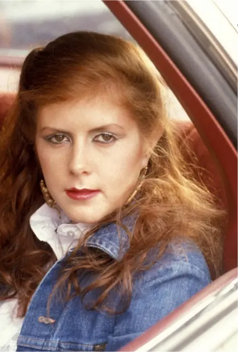  ??  ?? CHRISTMAS ICON Singer Kirsty MacColl’s voice is the soundtrack to this time of the year