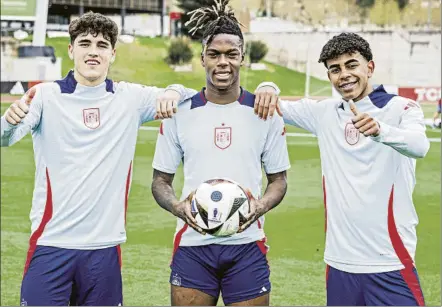  ?? FOTO: PABLO GARCÍA/RFEF ?? Cubarsí, Nico Williams y Lamine Yamal, ejemplo de convivenci­a, llamados a ser el futuro de la España que viene