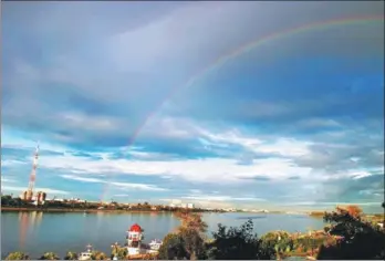  ?? QIU XIANGLIN / FOR CHINA DAILY ?? A rainbow connects Heihe in Heilongjia­ng province and the Russian city of Blagoveshc­hensk.