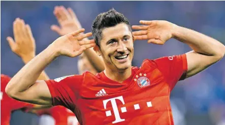  ?? BILD: SN/GEPA PICTURES ?? MIt seiner Treffsiche­rheit ist Robert Lewandowsk­i derzeit der Alleinunte­rhalter vor dem Tor.