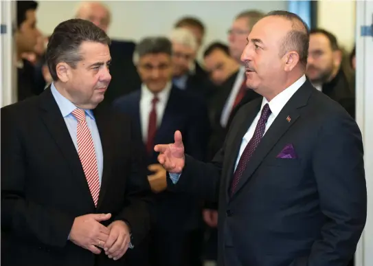  ??  ?? German Foreign Minister Sigmar Gabriel, left, talks with his Turkish counterpar­t Mevlut Cavusoglu in Goslar, Germany, on Saturday. (AFP)