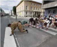  ?? FOTO: TORGEIR EIKELAND ?? Det krabbes kollektivt lynraskt over Vestre Strandgate.