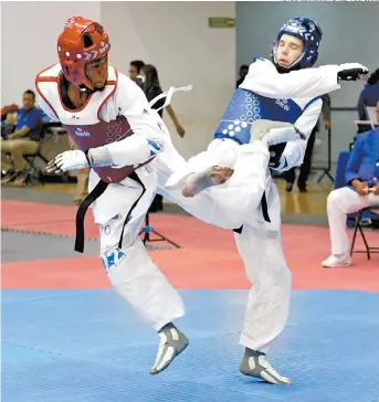  ??  ?? Íker Casas (d) durante el México Open 2018 donde obtuvo el bronce