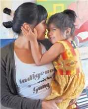  ?? GREG SORBER/JOURNAL ?? Shondinii Walters cuddles with her 3-year-old daughter Kiowa.