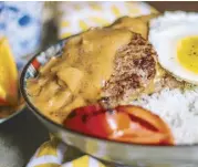  ?? Photo by B’LEY VILLONES ?? Salisbury steak: Pan-fried The Plaza burger with a sunny side-up egg, steamed rice and mushroom gravy.