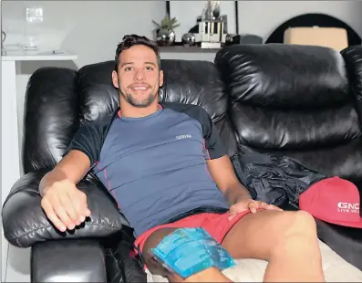  ?? PICTURE: MARILYN BERNARD ?? TAKING IT EASY: Chad le Clos at home with a cold pack on his knee.