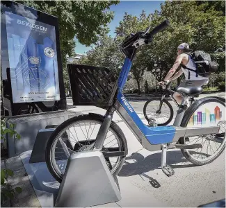  ?? PHOTO SIMON CLARK ?? L’entreprise beauceronn­e Bewegen veut faire connaître ses vélos à assistance électrique aux citoyens de Québec, dans l’espoir que la Ville lance un appel d’offres en ce sens.