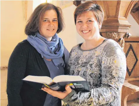  ?? FOTO: SCHOLZ ?? Heidi Knöppler (links) und Sandra Baier teilen sich die Aufgaben in den Kirchengem­einden Nellingen und Oppingen.