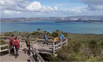  ?? Photo: Fraser Clements ?? Below: On the Rangitoto Summit Track lookout.