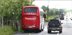  ?? Pic: ?? The bus stop along the N17 in Curry. Tom Callanan.