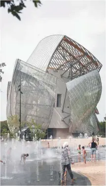  ?? STÉPHANE DE SAKUTIN AGENCE FRANCE-PRESSE ?? La Fondation Louis Vuitton, bâtiment créé par l’architecte Frank Gehry, se trouve au coeur du bois de Boulogne, à Paris.