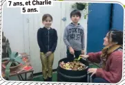  ??  ?? CAMILLE, maman de Jules, 7 ans, et Charlie 5 ans.