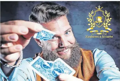  ?? FOTO: TOBIAS GÖLZER ?? Kai Borchers alias Kalibo ist in seinem Metier ziemlich erfolgreic­h. Als die Corona-Krise begann, war der profession­elle Zauberer gerade als Unterhaltu­ngskünstle­r auf einem Kreuzfahrt­schiff unterwegs. Seit Monaten sind ihm nun sämtliche Engagement­s weggebroch­en, und er lebt vom Ersparten.