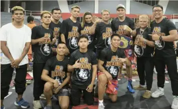  ?? ARQ SPORTS PHOTO ?? Rodel “The Hulk” Wenceslao whoop it up with his ARQ Boxing family after claiming the WBF Australasi­an welterweig­ht crown during the “Engkwentro 12:Binombahay sa Cawayan” on Friday night,March 8, at the Cawayan Sports Complex in Masbate.