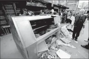  ?? AP/FERNANDO LLANO ?? A destroyed refrigerat­or sits in the street Friday after a night of violence and looting in Caracas, Venezuela.