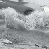  ?? ERROL MCGIHON/FILES ?? Potholes like this one on St. Laurent Boulevard are due for repairs.